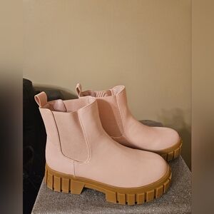 Berness Chelsea Ankle Boots Lug Soles CAMILA Pink Size 7